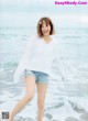 Risa Watanabe 渡邉理佐, FRIDAY WHITE 2019.01.14 P18 No.0e0b3d